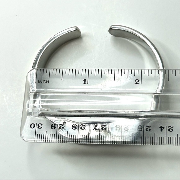Vernier Quartz Working Watch Clamper Bangle Style - Picture 7 of 13
